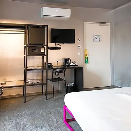 Jj32 Centre Gare Hotel 3*
