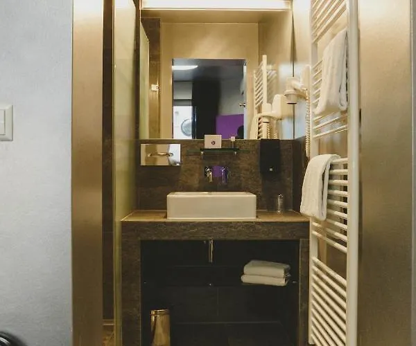 Jj32 Centre Gare Hotel 3*