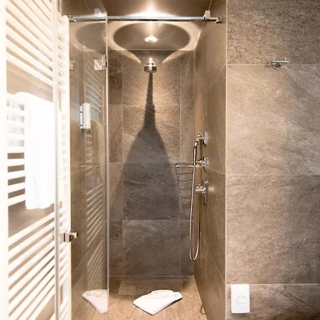 Jj32 Hotel